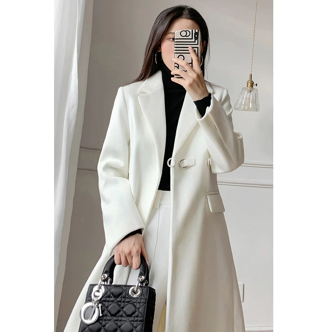 Женское шерстяное пальто длинное приталенное белого цвета для офиса зимы |