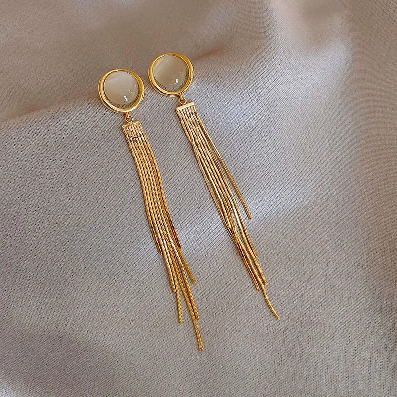 New S925 Silver Needle Cat's Eye Ear Nail Long Chain Tassel Earrings Temperament Net Red Personality Ear Jewelry
New S925 Silver Needle Cat's Eye Ear Nail Long Chain Tassel Earrings Temperament Net Red Personality Ear Jewelry