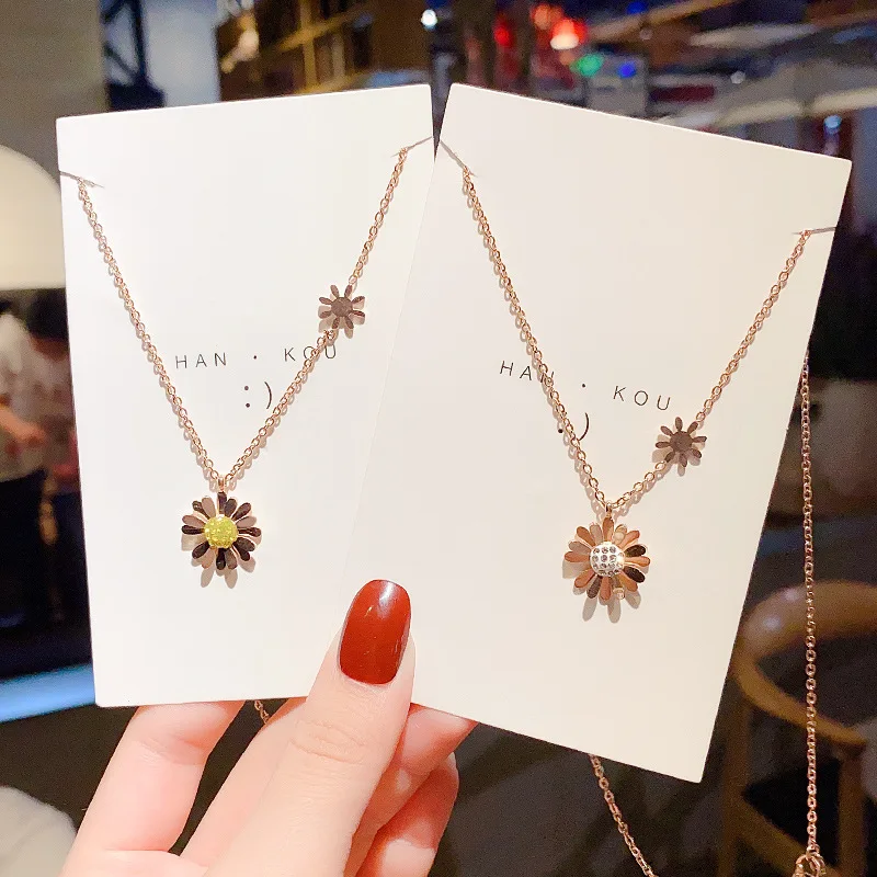 Small daisy pendant titanium steel necklace female fashion exquisite 18K rose gold light luxury clavicle chain
Small daisy pendant titanium steel necklace female fashion exquisite 18K rose gold light luxury clavicle chain