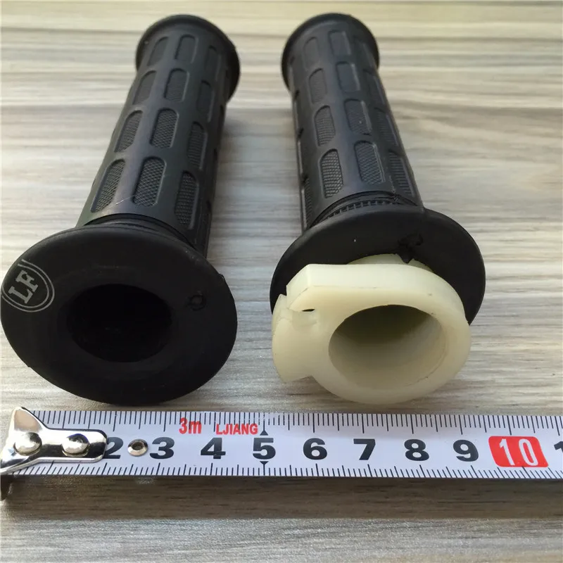 For Suzuki motorcycle handle pouches AJ50 SJ50 little angel left and right to cover the oiler
For Suzuki motorcycle handle pouches AJ50 SJ50 little angel left and right to cover the oiler
