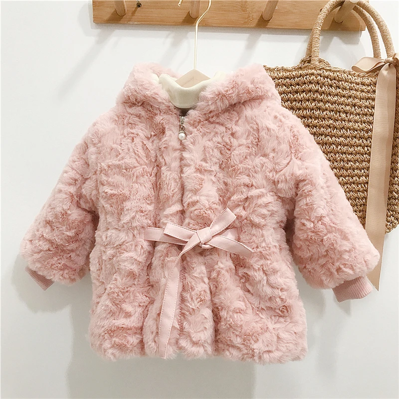 1-6Y Baby Plush Coat 2021 Winter New Fashion Solid Faux Fur Hooded Jacket for Girl Thicken Warm Kids Clothes Girls Costumes
1-6Y Baby Plush Coat 2021 Winter New Fashion Solid Faux Fur Hooded Jacket for Girl Thicken Warm Kids Clothes Girls Costumes