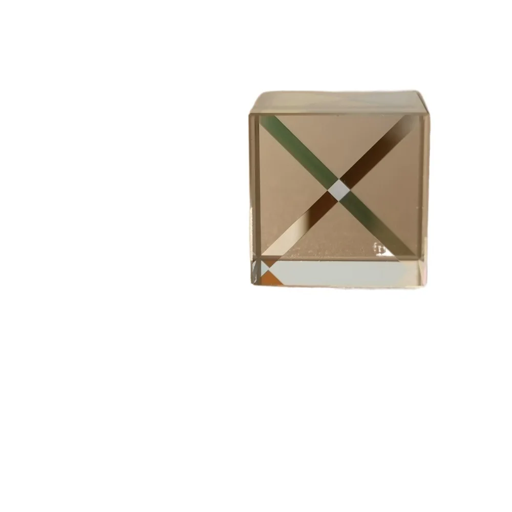 2022NEW 15mm Cubic Science Cube Optical Prisma Photography with Hexahedral Prism Home Decoration Prism Glass Only 1pcs
2022NEW 15mm Cubic Science Cube Optical Prisma Photography with Hexahedral Prism Home Decoration Prism Glass Only 1pcs