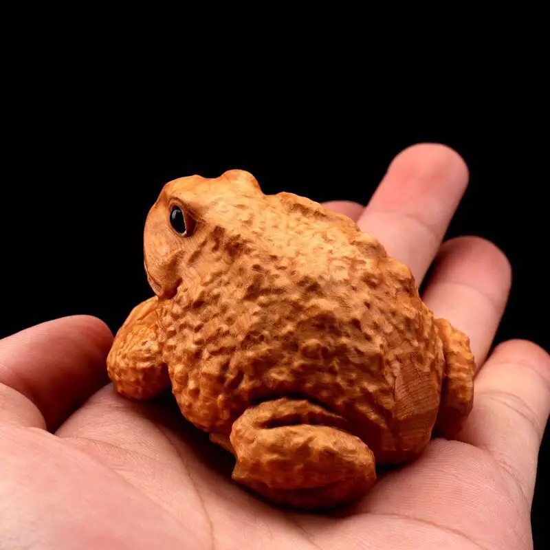 Cliff cypress handmade wood carving golden toad holding ball ornaments solid wood carving lucky toad home decoration crafts
Cliff cypress handmade wood carving golden toad holding ball ornaments solid wood carving lucky toad home decoration crafts
