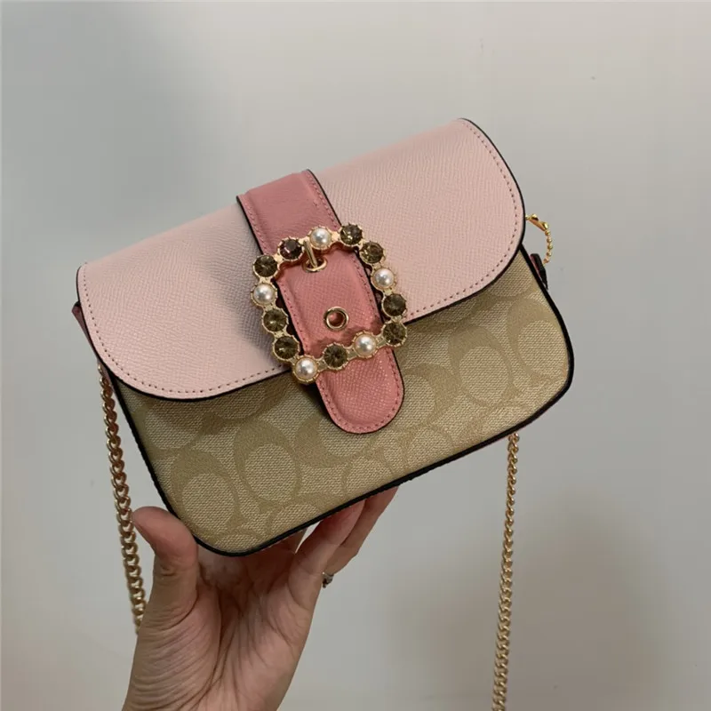 Luxury brand bag, diamond button, color matching small square bag, women's fashion and versatile, slanting flap chain box bag
Luxury brand bag, diamond button, color matching small square bag, women's fashion and versatile, slanting flap chain box bag