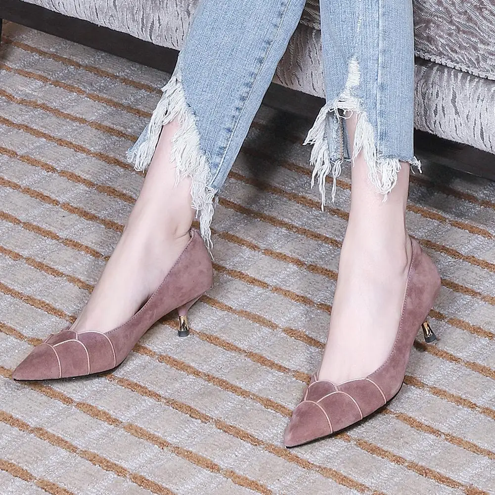 RIBETRINI Ladies Fretwork Genuine Leather Suede Shoes Woman Spring New Sexy Pointed Toe Shallow Pumps Women Med Heels Pumps
RIBETRINI Ladies Fretwork Genuine Leather Suede Shoes Woman Spring New Sexy Pointed Toe Shallow Pumps Women Med Heels Pumps