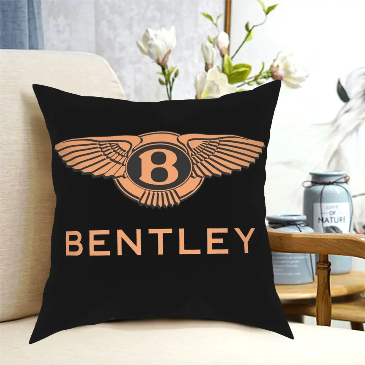 Квадратная наволочка Bentley из полиэстера с узором на молнии, декоративная наволочка для кровати
Квадратная наволочка Bentley из полиэстера с узором на молнии, декоративная наволочка для кровати