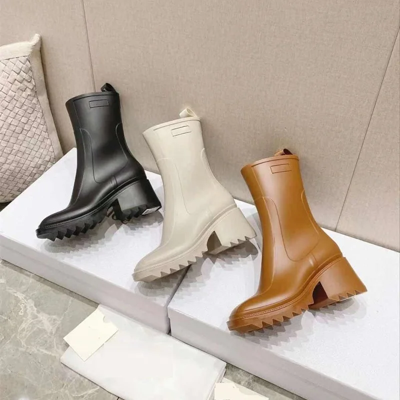 Luxury Thick Sole Rain Boots Women Rubber Waterproof Ankle Boots Brand Booties 2021 Autumn Winter Fashion High Heel Rain Shoes
Luxury Thick Sole Rain Boots Women Rubber Waterproof Ankle Boots Brand Booties 2021 Autumn Winter Fashion High Heel Rain Shoes
