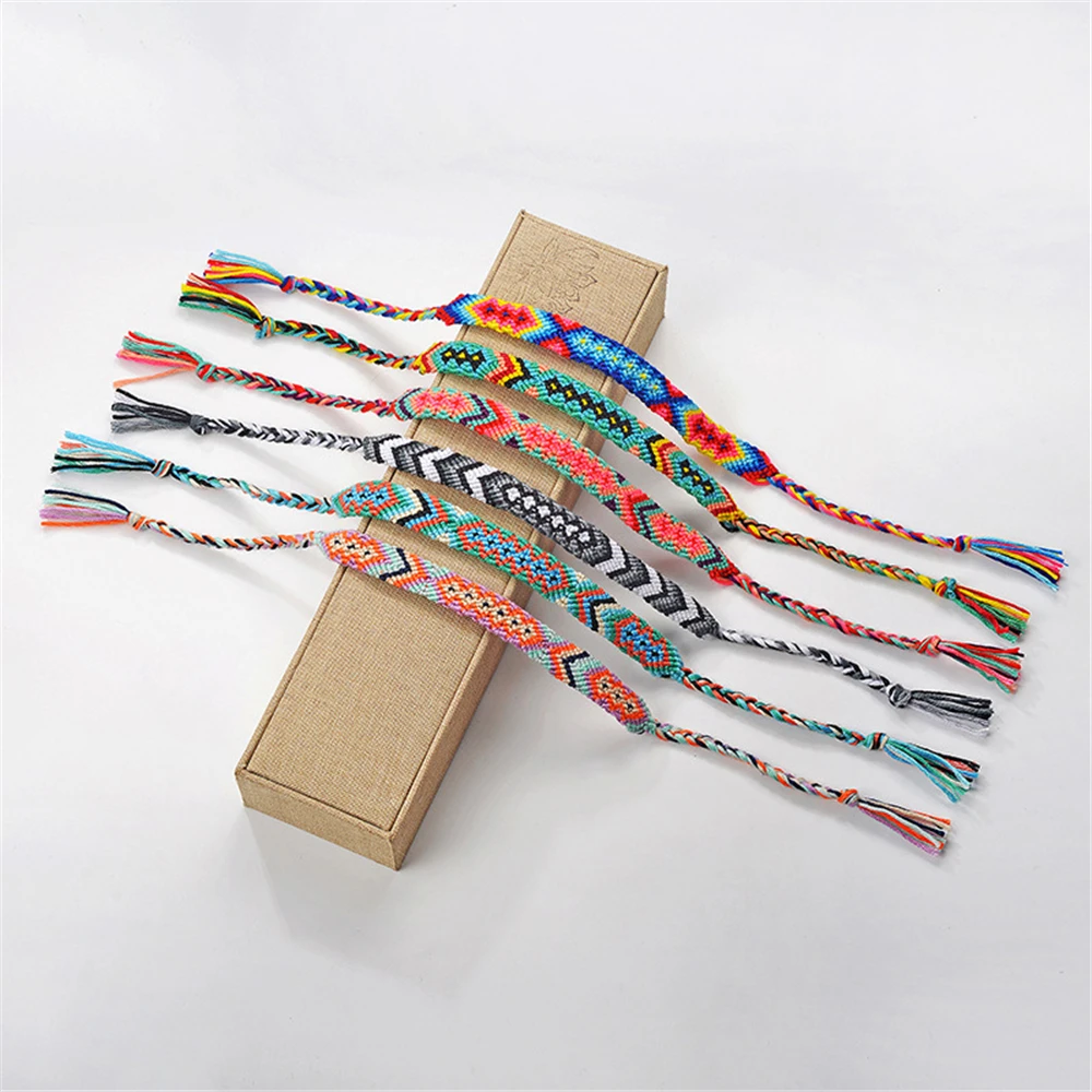 Loredana Bohemia retro folk style woven bracelet fluorescent colorful totem hand ornaments Nepal hand rope
Loredana Bohemia retro folk style woven bracelet fluorescent colorful totem hand ornaments Nepal hand rope