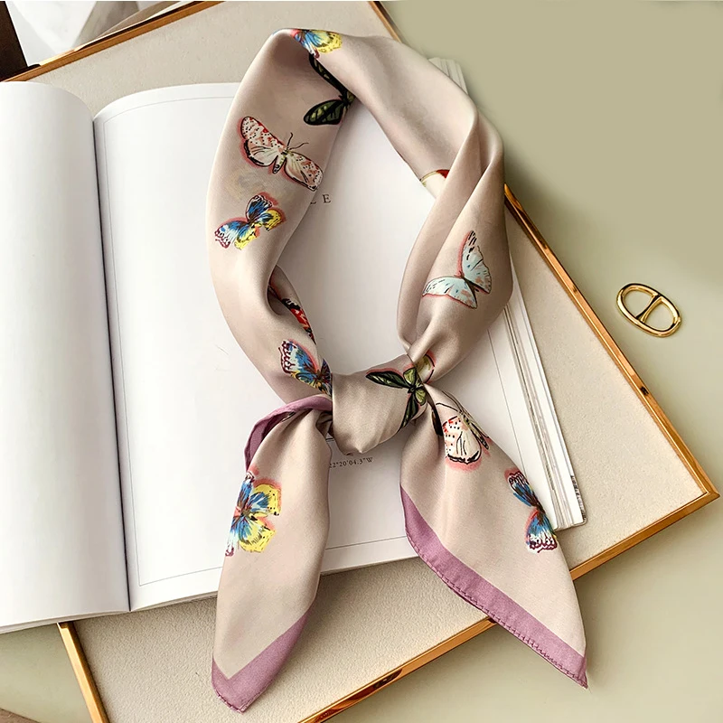 2021 Spring And Autumn Lady Beach Silk Scarf New Style Headscarf Women's Fashion Printing Large Square Scarf Luxury Travel Shawl
2021 Spring And Autumn Lady Beach Silk Scarf New Style Headscarf Women's Fashion Printing Large Square Scarf Luxury Travel Shawl