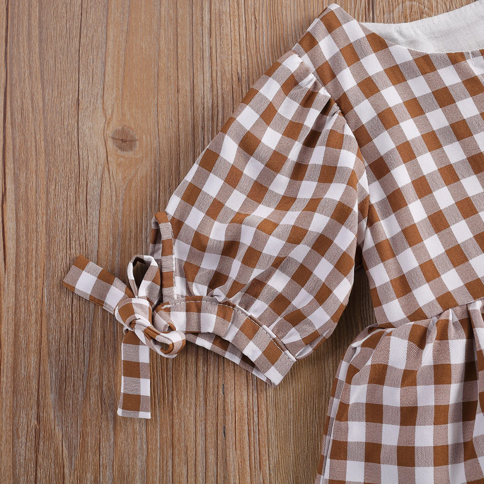 Baby Girls Long Sleeve Romper, Chocolate Stripe Printed Pattern Round Collar One-Piece 0-24 Months 
Baby Girls Long Sleeve Romper, Chocolate Stripe Printed Pattern Round Collar One-Piece 0-24 Months
