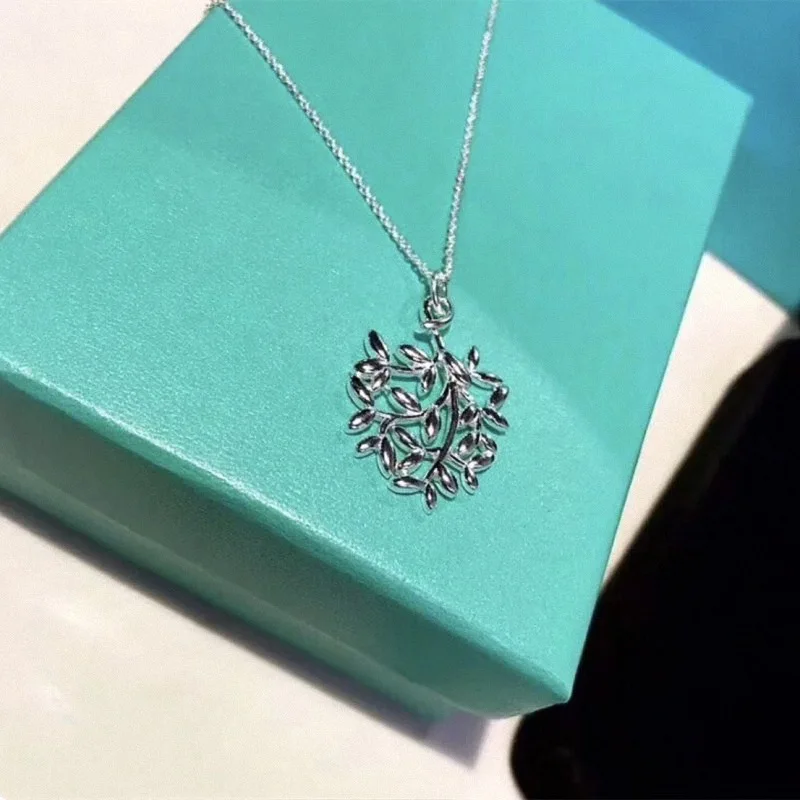 Fashion High Quality Luxury Brand Silver Olive Leaf Necklace Olive Leaf Pendant Clavicle Chain Couple Holiday Gift
Fashion High Quality Luxury Brand Silver Olive Leaf Necklace Olive Leaf Pendant Clavicle Chain Couple Holiday Gift