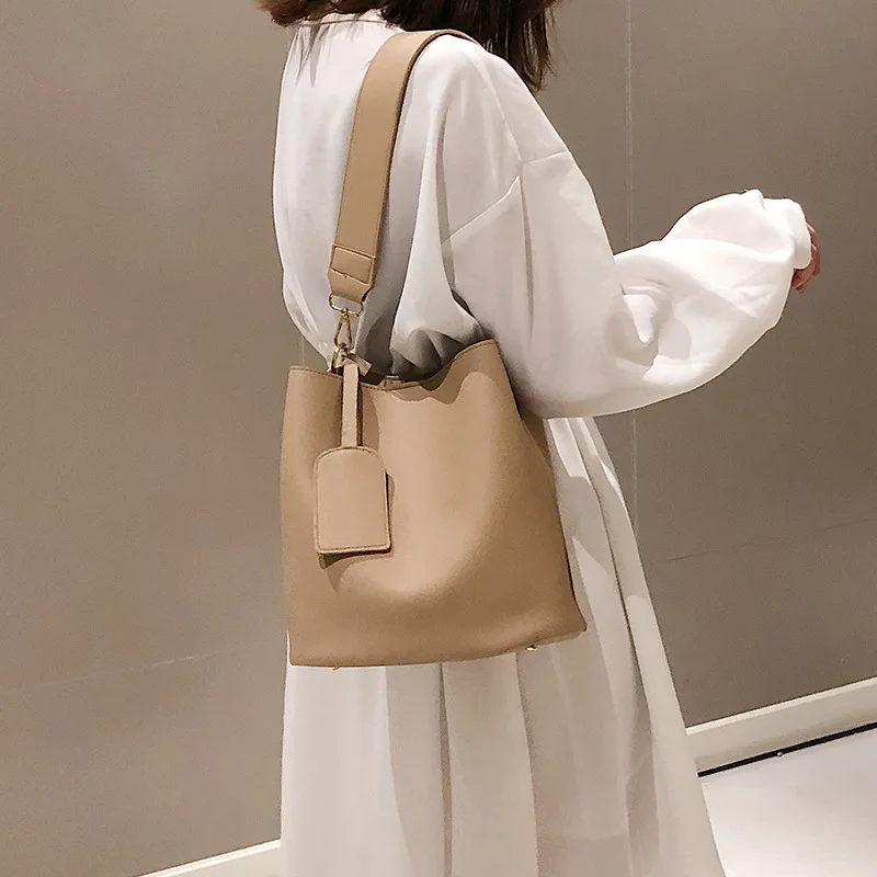 Bag for Women 2021 New Fashion Shoulder Bags Simple Portable Messenger Lady Bag Large Capacity Retro Bucket Bag Luxury Handbags
Bag for Women 2021 New Fashion Shoulder Bags Simple Portable Messenger Lady Bag Large Capacity Retro Bucket Bag Luxury Handbags