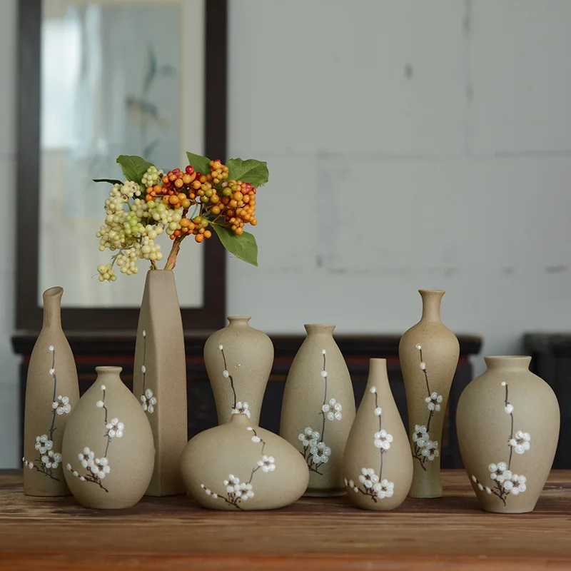 Hand-painted Plum Blossom Flower Pot Decorative Ceramic Small Vase Tea Room Decoration
Hand-painted Plum Blossom Flower Pot Decorative Ceramic Small Vase Tea Room Decoration