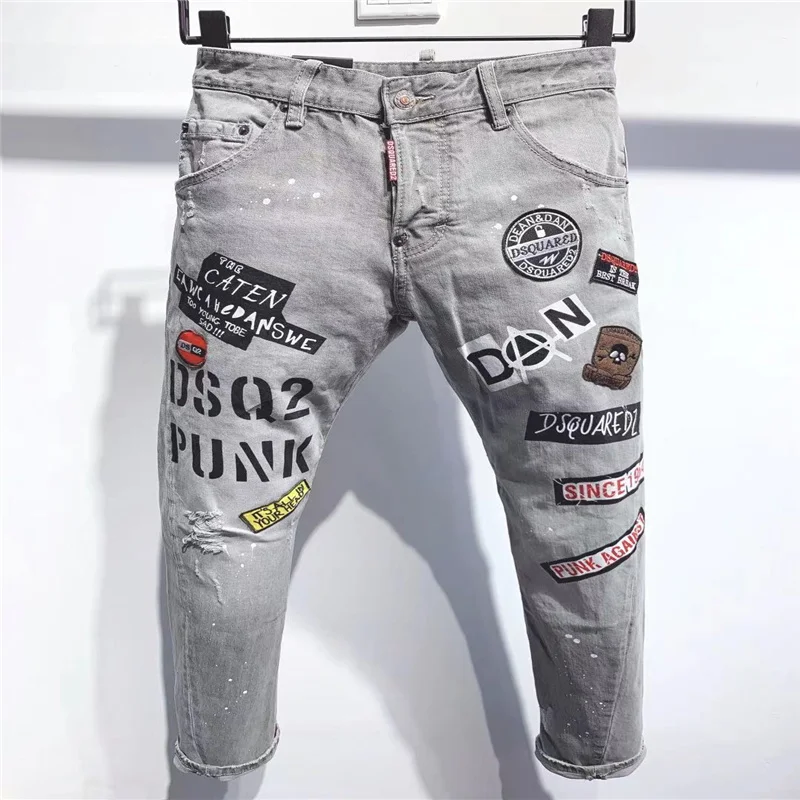 Новинка 2021, европейские и американские мужские джинсы DSQ Dsquared2 с вышивкой и аппликацией, всесезонные свободные брюки D2
Новинка 2021, европейские и американские мужские джинсы DSQ Dsquared2 с вышивкой и аппликацией, всесезонные свободные брюки D2
