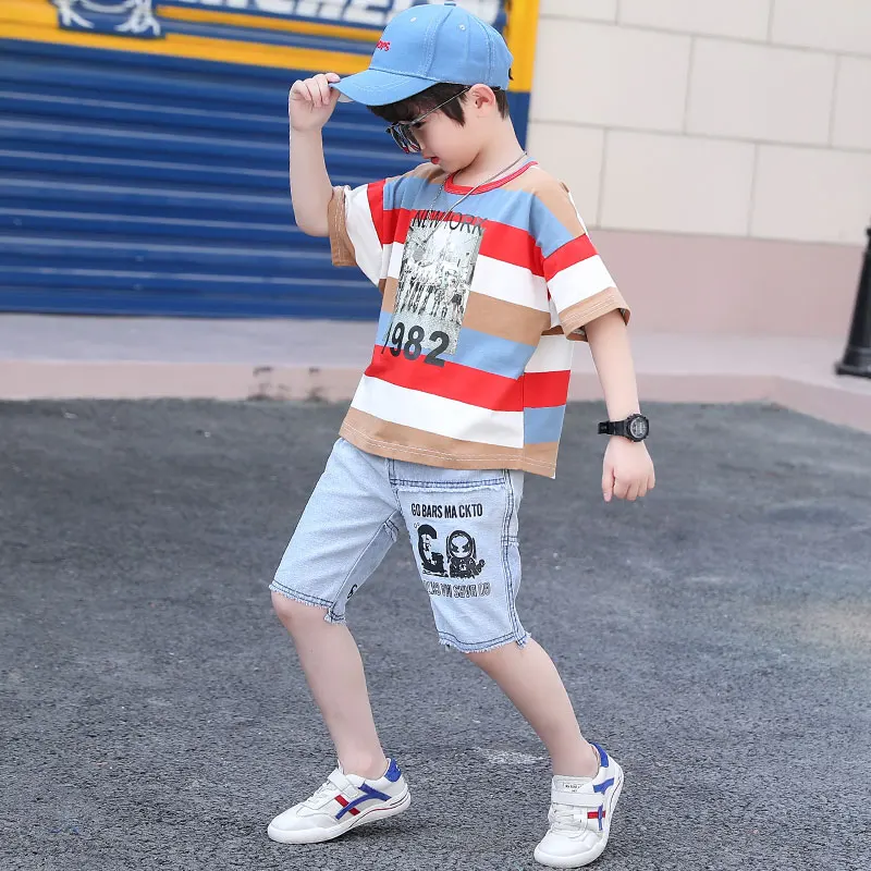 Boys sportswear suit summer new style children's fashion casual letters short-sleeved boy shorts + T-shirt 2 sets of children
Boys sportswear suit summer new style children's fashion casual letters short-sleeved boy shorts + T-shirt 2 sets of children