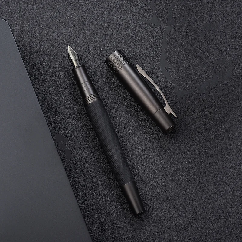 black metal pen 6013, titanium black EF / F / curved nib, black cap clip, business and office gift ink pen
black metal pen 6013, titanium black EF / F / curved nib, black cap clip, business and office gift ink pen