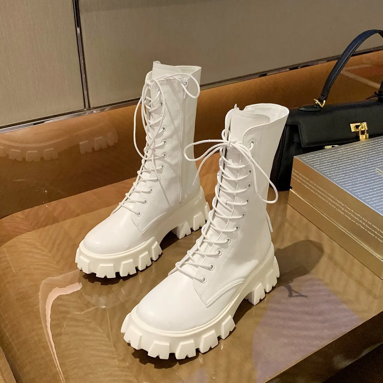 2021 New Brand Boots Women Autumn Winter Boots Fashion Zipper Botas Mujer Sports Platform Heel Ladies Shoes Round Toe Booties
2021 New Brand Boots Women Autumn Winter Boots Fashion Zipper Botas Mujer Sports Platform Heel Ladies Shoes Round Toe Booties