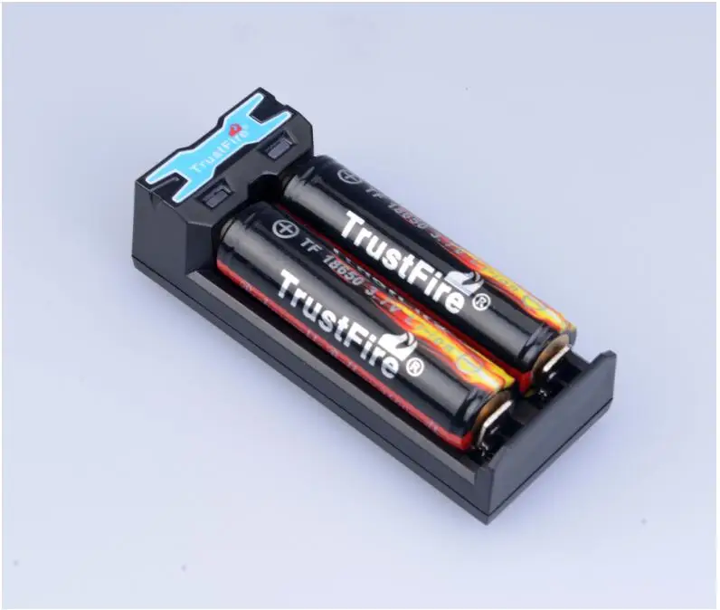 TrustFire TR-016 5V Mini Универсальное зарядное устройство Micro USB + 2 шт TrustFire 3,7 V 18650 2400mah перезаряжаемые защищенные батареи
TrustFire TR-016 5V Mini Универсальное зарядное устройство Micro USB + 2 шт TrustFire 3,7 V 18650 2400mah перезаряжаемые защищенные батареи