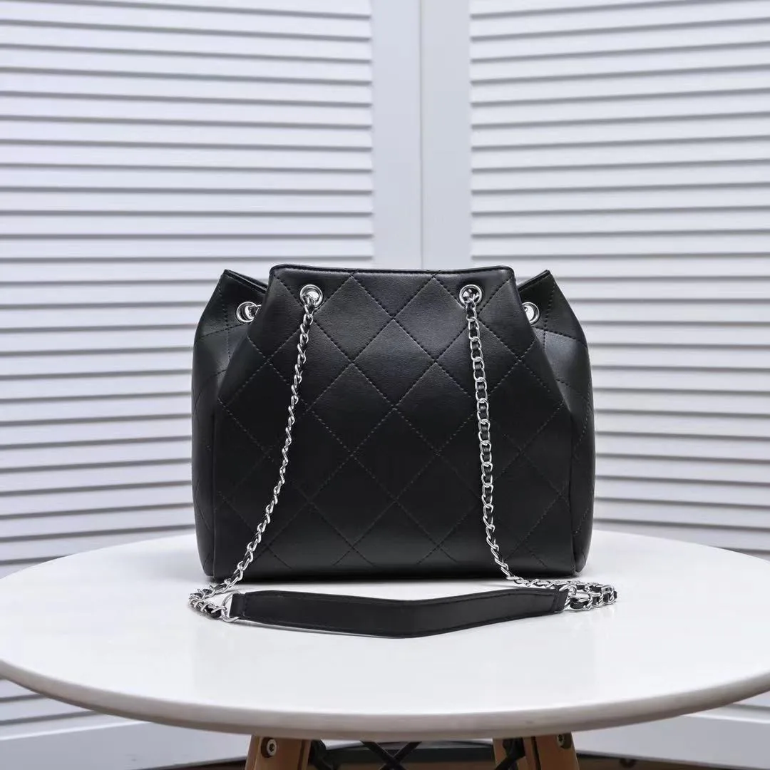 The New 2021 Mini Classic Handbag Fashion Design One-Shoulder Messenger Bag Made Of Gowhide High Quality And Comfortable Feel
The New 2021 Mini Classic Handbag Fashion Design One-Shoulder Messenger Bag Made Of Gowhide High Quality And Comfortable Feel