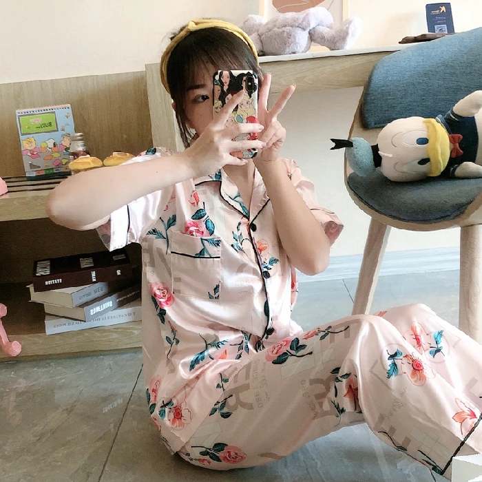 Summer Women's Ins Sweet Silk Lapel Short-Sleeved pajamas Pants femme Leisure Tops Two Piece Suit ladies thin cardigan homewear
Summer Women's Ins Sweet Silk Lapel Short-Sleeved pajamas Pants femme Leisure Tops Two Piece Suit ladies thin cardigan homewear