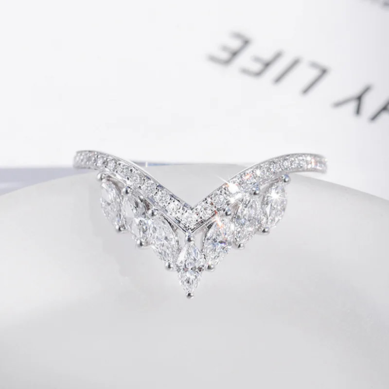 Milangirl Ladies Korean Style "V" Shaped Geometric Inlaid Water Drop Crystal Zircon Rhinestone Ring for Women Wedding Jewelry
Milangirl Ladies Korean Style "V" Shaped Geometric Inlaid Water Drop Crystal Zircon Rhinestone Ring for Women Wedding Jewelry