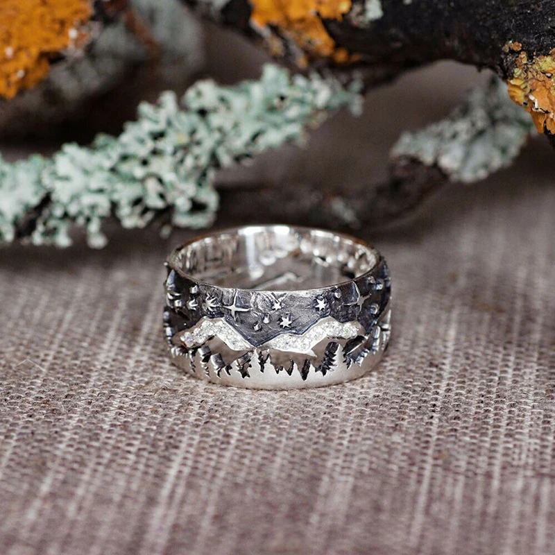 Retro Punk Rings For Men Night Sky Wild Wolf Animal Hand Engraving Modelling Hollow Carved Design Couple Ring Jewelry 2020 3T751 
Retro Punk Rings For Men Night Sky Wild Wolf Animal Hand Engraving Modelling Hollow Carved Design Couple Ring Jewelry 2020 3T751