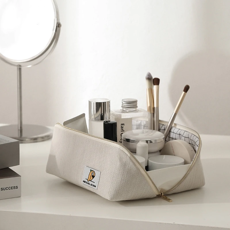 High Quality Cosmetic Bag Women 2022 New Fashion Makeup Bag Inside PVC Waterproof Toiletry Bag Make Up Bags Case Dropshipping
High Quality Cosmetic Bag Women 2022 New Fashion Makeup Bag Inside PVC Waterproof Toiletry Bag Make Up Bags Case Dropshipping