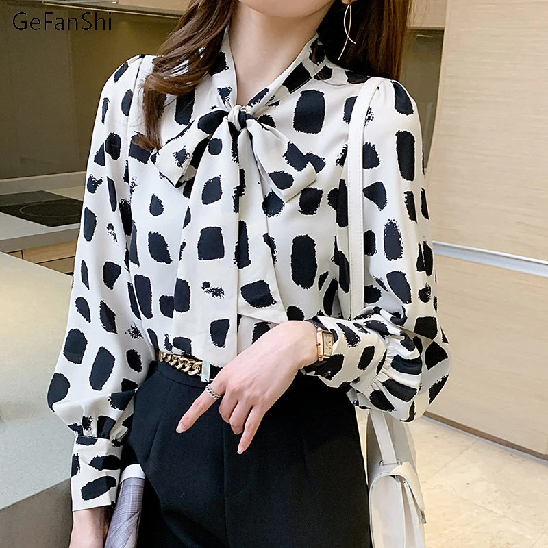 Autumn Winter Preppy Style Bow Collar Satin Chiffon Blouse Shirt Elegant Office Ladies Breasted Casual Shirts Chic Blusas Tops
Autumn Winter Preppy Style Bow Collar Satin Chiffon Blouse Shirt Elegant Office Ladies Breasted Casual Shirts Chic Blusas Tops