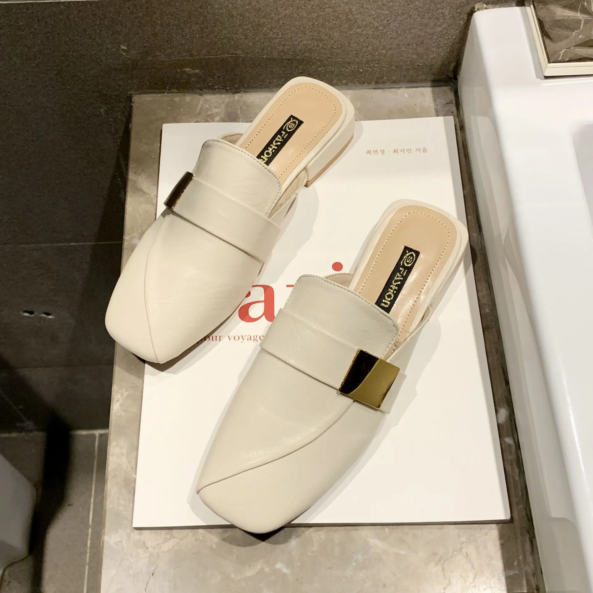 Low Slippers Casual Shoes Loafers Slides Slipers Women Cover Toe Luxury 2021 Summer Fashion Rome Fabric Basic Hoof Heels Rubber
Low Slippers Casual Shoes Loafers Slides Slipers Women Cover Toe Luxury 2021 Summer Fashion Rome Fabric Basic Hoof Heels Rubber