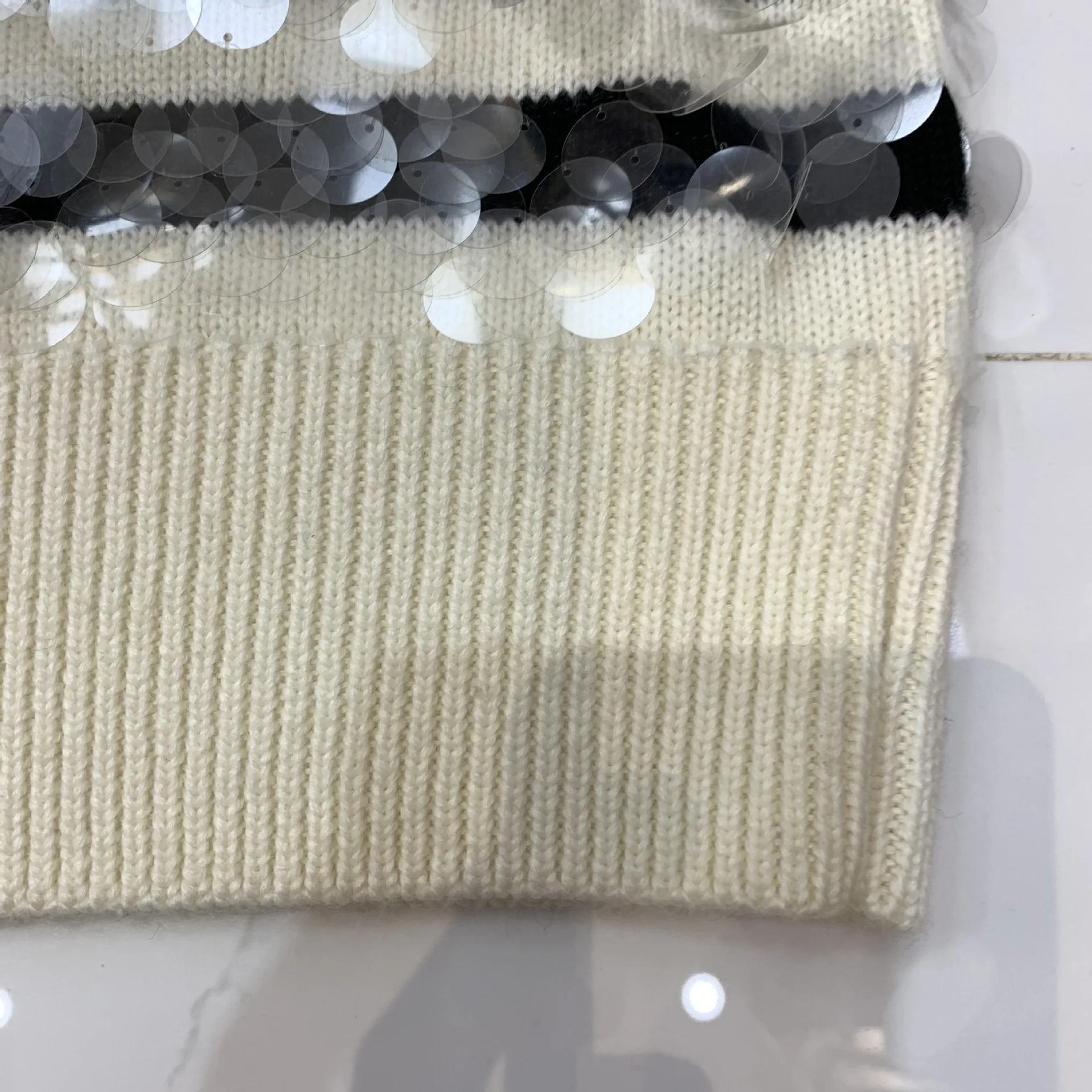 New Round Neck Mixed Color Stripe Sleeveless Sweater Sequined Embroidered Pullover Women Autumn Winter Clothes Designer Luxury
New Round Neck Mixed Color Stripe Sleeveless Sweater Sequined Embroidered Pullover Women Autumn Winter Clothes Designer Luxury