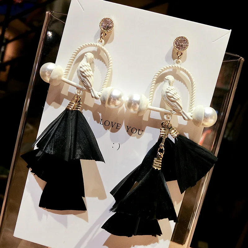 New Black Feather White Embossed Bird Luxury Pearl Birdcage Earrings For Women Vintage Fashion Jewelry Banquet Party
New Black Feather White Embossed Bird Luxury Pearl Birdcage Earrings For Women Vintage Fashion Jewelry Banquet Party