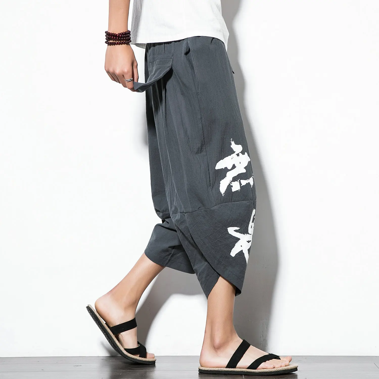 Large wide-legged pants men's seven-point pants summer fearless print men's lantern pants loose Harun pants 
Large wide-legged pants men's seven-point pants summer fearless print men's lantern pants loose Harun pants
