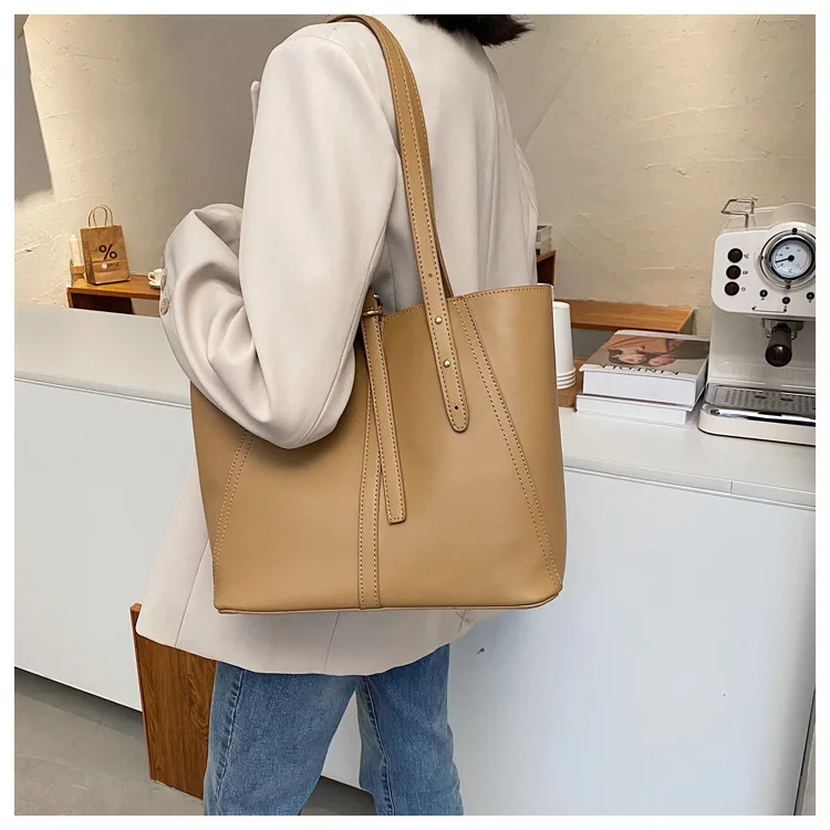 High Quality Buckle Female Bag Pu Leather Handbag Brief Shoulder Bags Brown Black Large Capacity Shopping Bag Luxury Tote Bag
High Quality Buckle Female Bag Pu Leather Handbag Brief Shoulder Bags Brown Black Large Capacity Shopping Bag Luxury Tote Bag