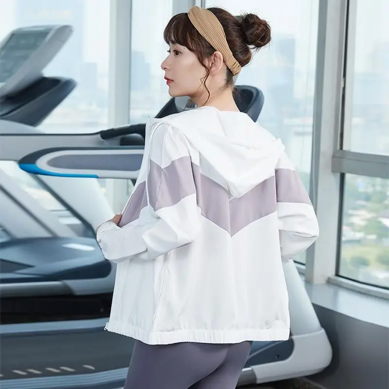 Women's Sports Jacket Hooded Windproof Loose Fitness Stitching Color Baseball Uniform Breathable Quick-drying Running Yoga Wear
Women's Sports Jacket Hooded Windproof Loose Fitness Stitching Color Baseball Uniform Breathable Quick-drying Running Yoga Wear