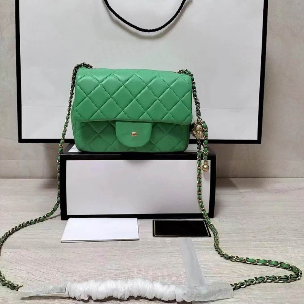 Rhomboid Leather Metal Letter Shoulder Chain Golden Ball Large Capacity Flip Bag Womens Crossbody Shoulder Bags Classic Handbag
Rhomboid Leather Metal Letter Shoulder Chain Golden Ball Large Capacity Flip Bag Womens Crossbody Shoulder Bags Classic Handbag