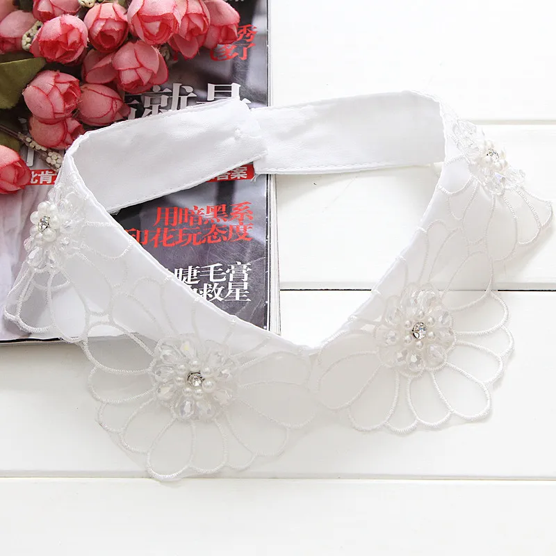 Women Girls Vintage Fake Collar Detachable Lapel Shirt Beads Blouse Tops False Collars White Lace Floral Half Shirt Decoration
Women Girls Vintage Fake Collar Detachable Lapel Shirt Beads Blouse Tops False Collars White Lace Floral Half Shirt Decoration
