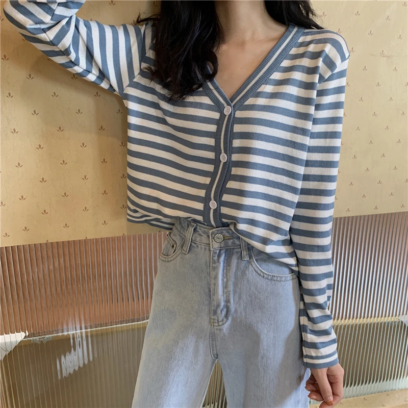 Cardigan Women New Stylish V-neck Striped Long Sleeve Basic Slim Korean Style Elegant Soft Knitted Female Fashion Leisure Daily
Cardigan Women New Stylish V-neck Striped Long Sleeve Basic Slim Korean Style Elegant Soft Knitted Female Fashion Leisure Daily