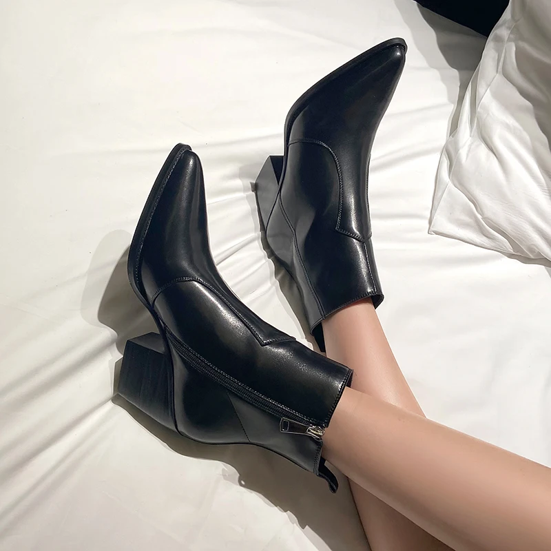 2020 Fashion Women Winter Boots For Girl Genuine Leather High Heels Ankle Boots Fashion Quality Party Casual Shoes Woman
2020 Fashion Women Winter Boots For Girl Genuine Leather High Heels Ankle Boots Fashion Quality Party Casual Shoes Woman