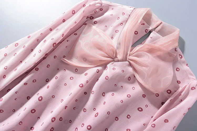 Spring 2020 for European and American women's wear Fashionable wave point printed silk shirt Long sleeve bow tie
Spring 2020 for European and American women's wear Fashionable wave point printed silk shirt Long sleeve bow tie