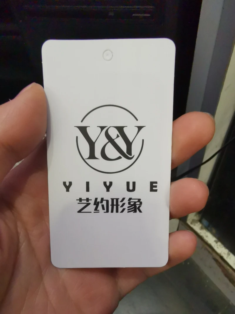 Customized printing 25*75mm 400G Coated Paper Card hang tag 
Customized printing 25*75mm 400G Coated Paper Card hang tag