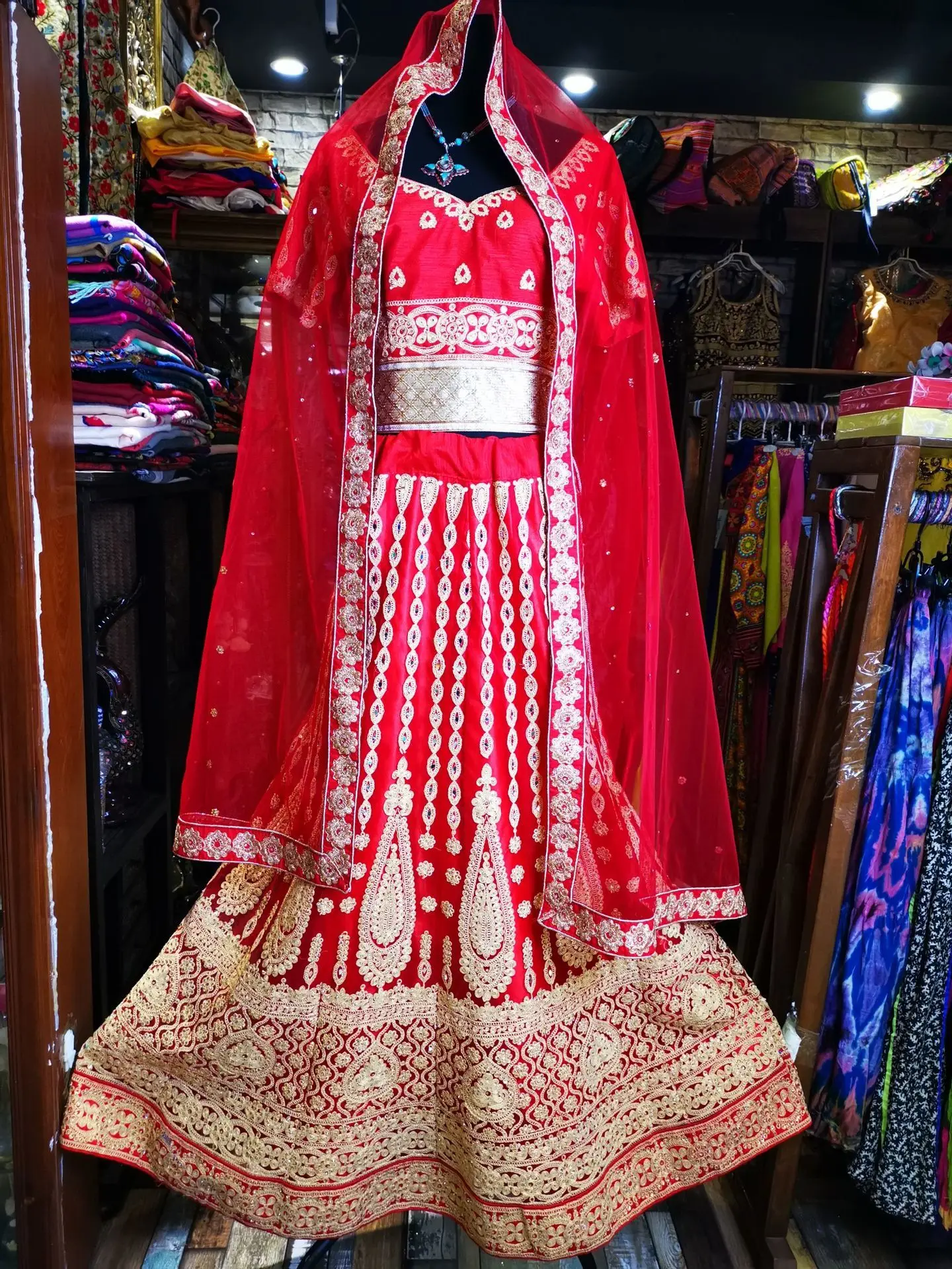 Sari Индия тяжелые полная вышивка роскошное красное индийское платье для невесты