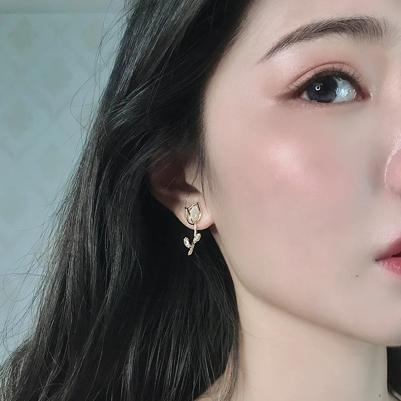 Fashionable Rose Flower Earrings Bright Gold Earrings Petals Eardrop for Women 2020 Jewelry
Fashionable Rose Flower Earrings Bright Gold Earrings Petals Eardrop for Women 2020 Jewelry