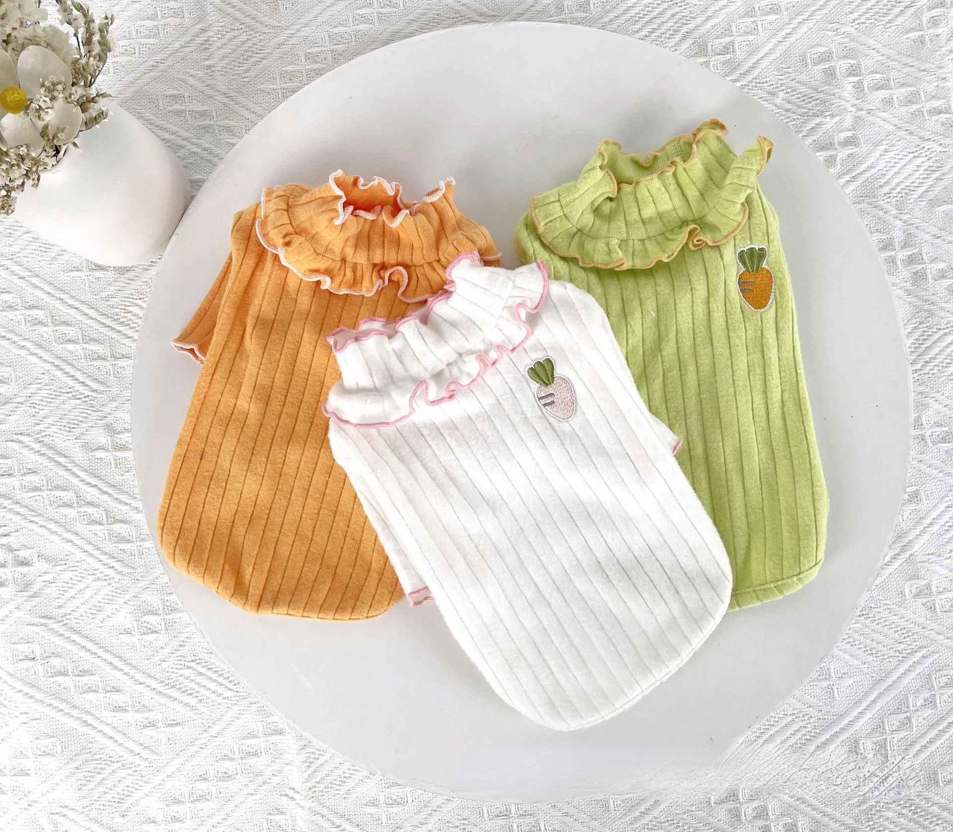 Ins Autumn New Pet Clothing Embroidery Radish Stretch Bottoming Shirt Comfortable Lace Cotton Small Dog Clothes Corgi
Ins Autumn New Pet Clothing Embroidery Radish Stretch Bottoming Shirt Comfortable Lace Cotton Small Dog Clothes Corgi