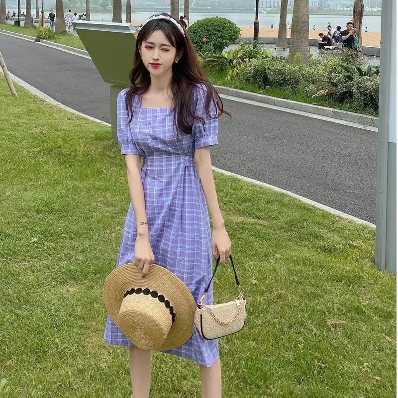 Plaid bubble sleeve dress nun a-word skirt girl style French style square collar retro short sleeves and knee skirt
Plaid bubble sleeve dress nun a-word skirt girl style French style square collar retro short sleeves and knee skirt