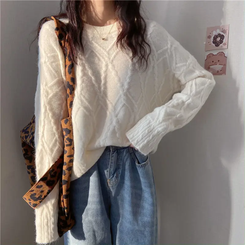 2022 New Style Knitted Sweater Jacket Female Korean Retro Loose Round Neck Twist Solid Color Sweater Top
2022 New Style Knitted Sweater Jacket Female Korean Retro Loose Round Neck Twist Solid Color Sweater Top