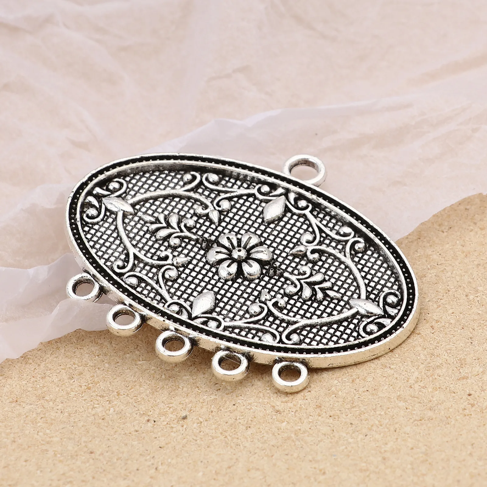 DoreenBeads Retail Zinc Based Alloy Chandelier Connectors Oval Antique Silver Color Flower 57mm x 46mm, 5 PCs
DoreenBeads Retail Zinc Based Alloy Chandelier Connectors Oval Antique Silver Color Flower 57mm x 46mm, 5 PCs
