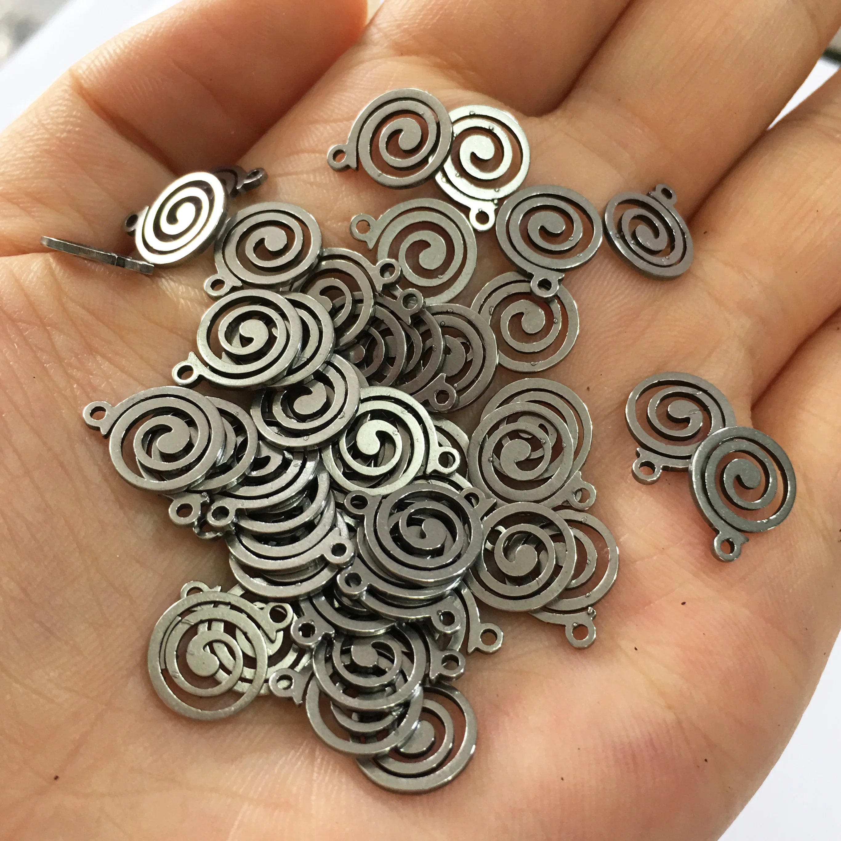 New 20 Pieces Stainless Steel Spiral Shape Pendants Fashion Jewelry DIY Necklace Pendant Jewelry Making
New 20 Pieces Stainless Steel Spiral Shape Pendants Fashion Jewelry DIY Necklace Pendant Jewelry Making