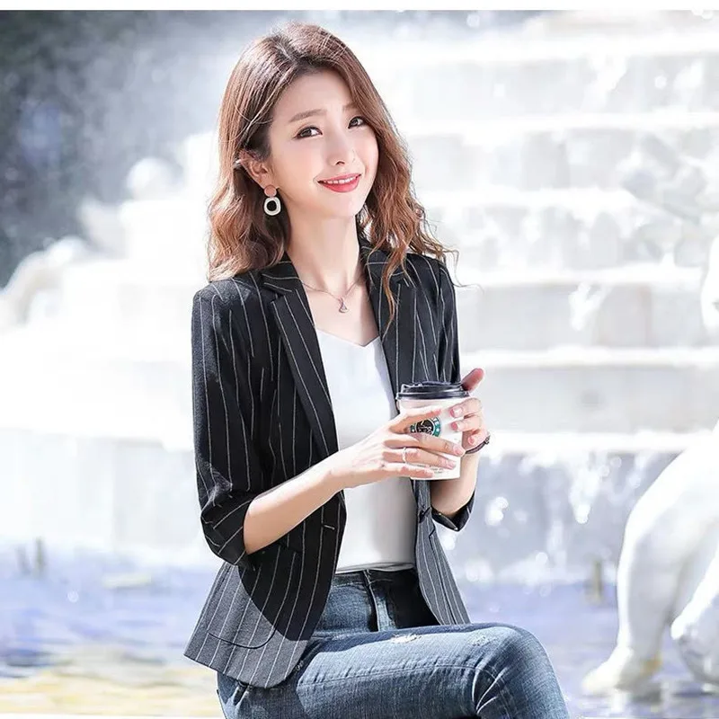 New Spring Summer Women's Jacket 2021 Black White Striped Fashion Jackets Suit Three Quarter Sleeve Single Button Female Coat
New Spring Summer Women's Jacket 2021 Black White Striped Fashion Jackets Suit Three Quarter Sleeve Single Button Female Coat