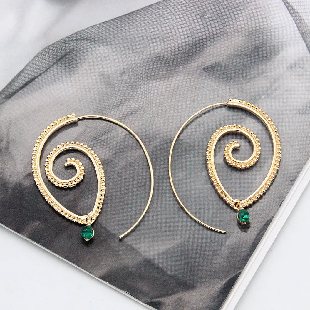 European and American oval spiral earrings boast water droplets and green diamonds, simple retro earrings jewelry
European and American oval spiral earrings boast water droplets and green diamonds, simple retro earrings jewelry