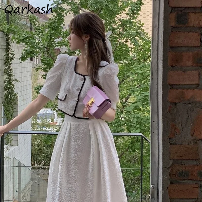 Sets Women Retro Design 2 Pieces BF Outfits Elegant French Style Summer Cropped Tops Temperament Solid Elastic Waist Midi Skirts
Sets Women Retro Design 2 Pieces BF Outfits Elegant French Style Summer Cropped Tops Temperament Solid Elastic Waist Midi Skirts